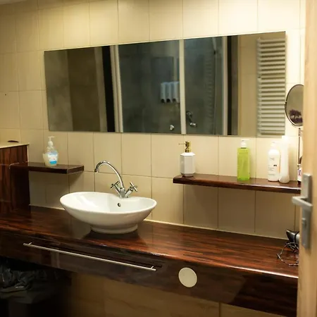 Apartment 33